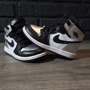 Nike Jordan 1 OG Silver Toe Kids Black and Silver Sneakers Size 9C